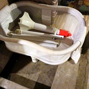 Halo bassinet
